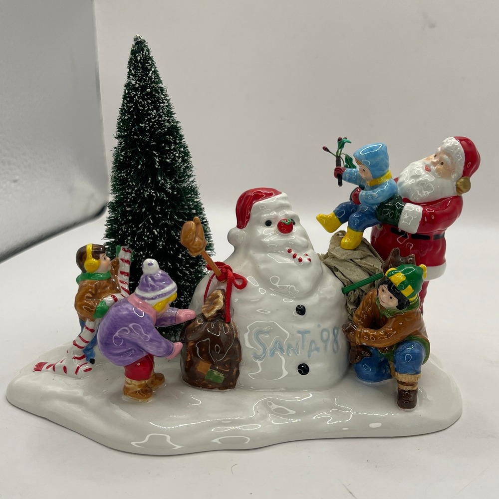 Dept 56 Snow Village Santa Comes to Town 1998 Ceramic Accessory 54920 Boxed